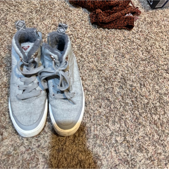 Roxy Women’s boots size 9. They are so cute, they are lightly used. - Picture 3 of 3